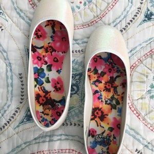 Glittery white dress shoes